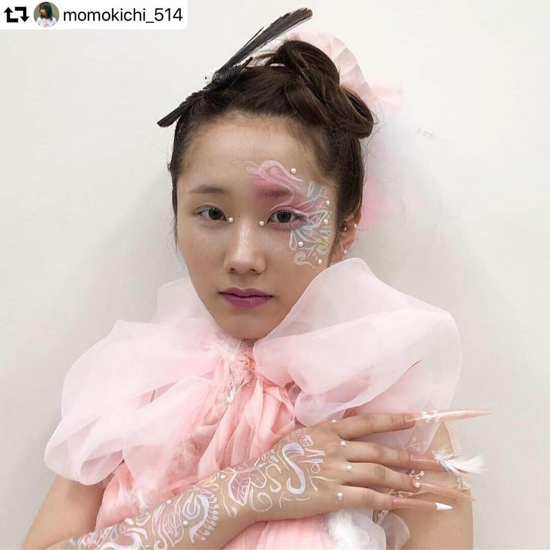 Bm Ngksdsさんのインスタグラム写真 - (Bm NgksdsInstagram)「#repost @momokichi_514 ・・・ . BMcongress🎀💕💖👚💗🍒 . ヘアメイク部門 model : @m_zk_m  make : @_rinako_1225  hair : @momokichi_514 . フォト部門 model : @m_zk_m  hair&make : @momokichi_514 . コングレスも今年で最後 就活に学校に目まぐるしい毎日を過ごしながら挑戦したコングレス ものを作り上げる楽しさとなんとも言えない悔しさと、言い表わせないくらい刺激的で青春の数日間でした 2年連続でりなこと出場して二人のかわいいを共感しながら悔しさを噛み締めながらけれどとにかく楽しく私たちらしく、二人で作品を作り上げられたことはももかにとっての宝物ですりいちゃんありがとう ヘアメイクもフォトのモデルも、そして作品撮りも全部快く引き受けてくれて一緒になって楽しんで笑いあって、ここまで頑張ってくれたまあちゃんには感謝しかありません本当にありがとうまあちゃんはももかのスーパーモデルです りなことまあやと、みんなと一緒に作り上げたコングレスの一日は最高の思い出になりました🌎みんなおめでとうお疲れ様🦋 . #BM #国際ビューティモード専門学校 #bmコングレス #ヘアアレンジ#ヘアメイク#モデル募集 #instagood#likeforlike#like4likes#instafashion#hair#haircolor#makeup#作品撮り#お洒落さんと繋がりたい#可愛い#selfie#フォロバ#followforback#l4l#美容学生#美容学生と繋がりたい#美容師#おしゃれ女子#ootd#いいねしてくれた人で気になった人フォロー #いいね#フォロワー募集中#いいね返し」6月28日 12時26分 - bm.beautymode