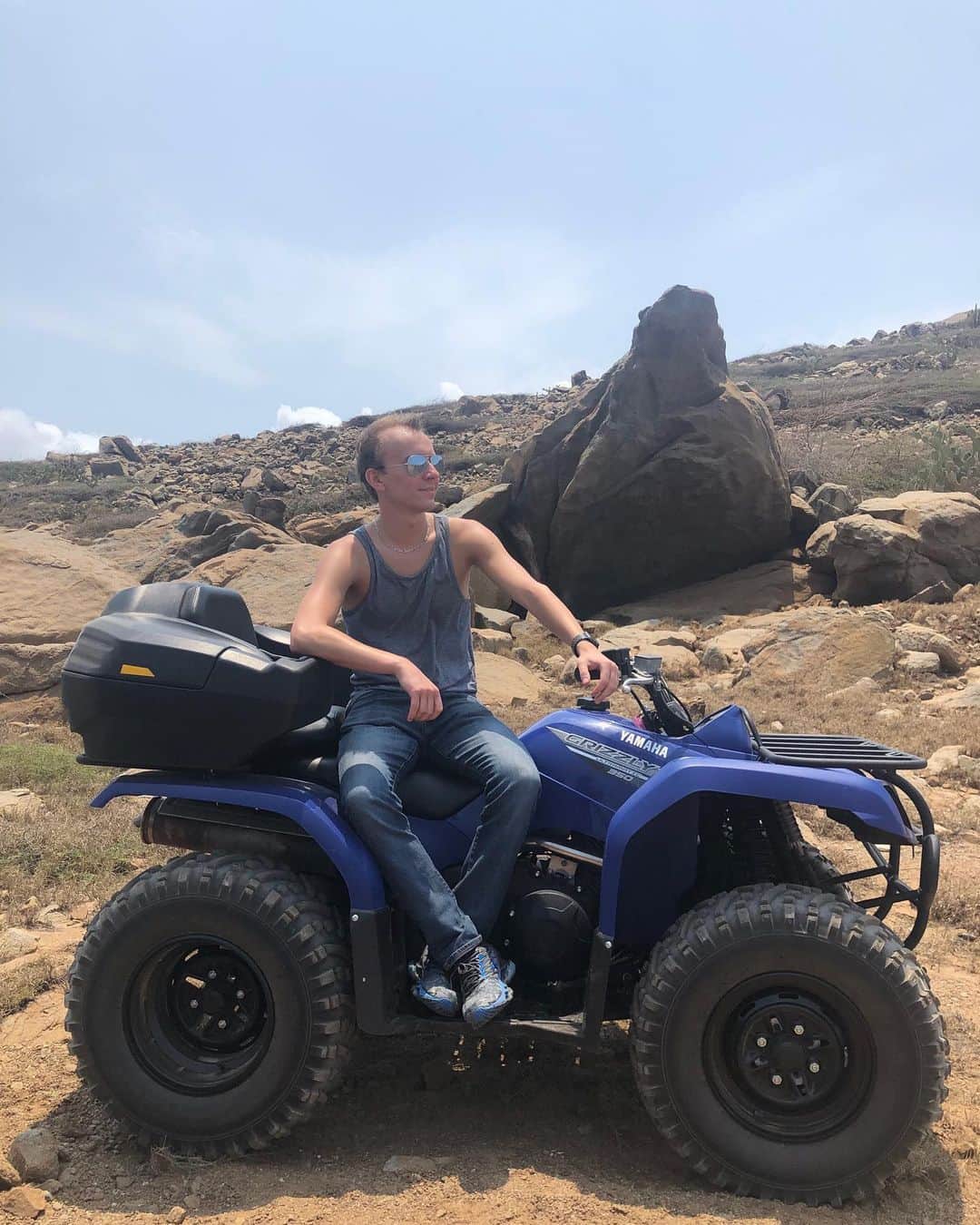 アンドレイ・ロゴジンのインスタグラム：「Throwback to an ATV adventure this contract in the Aruba desert!🌵 #atv #desert #quad #aruba #мода #тачка #приключение #пустыня #showskater #throwbackthursday」