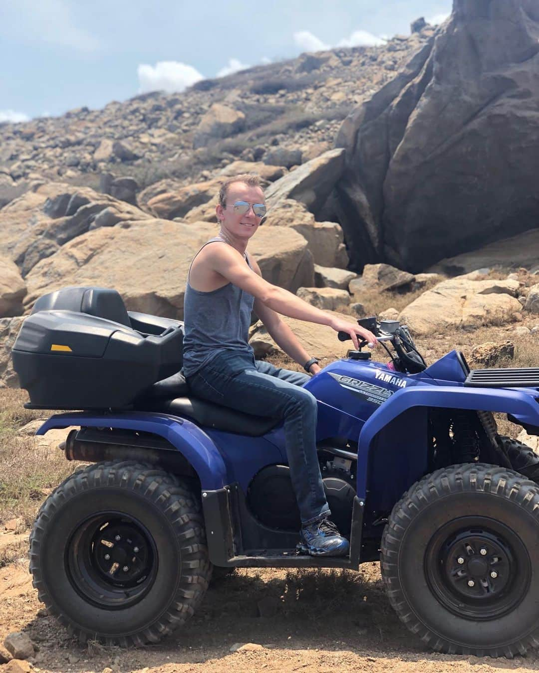 アンドレイ・ロゴジンさんのインスタグラム写真 - (アンドレイ・ロゴジンInstagram)「Throwback to an ATV adventure this contract in the Aruba desert!🌵 #atv #desert #quad #aruba #мода #тачка #приключение #пустыня #showskater #throwbackthursday」6月28日 12時34分 - andreirogozine