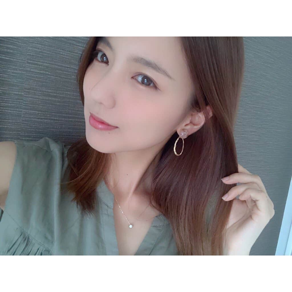 真野恵里菜さんのインスタグラム写真 - (真野恵里菜Instagram)「お買い物先で 可愛いイヤリングゲット☺️ #イヤリング #アクセサリー」6月28日 12時36分 - erinamano_official