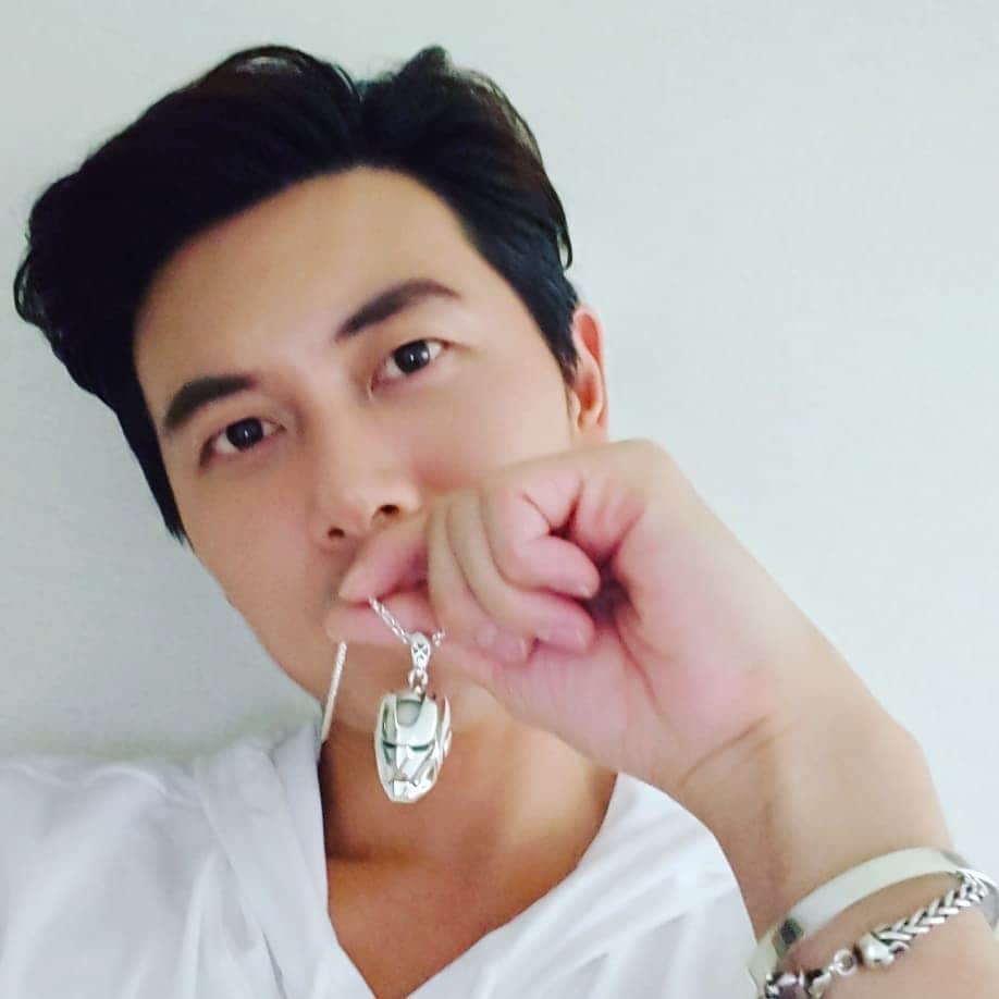 ジェヒのインスタグラム：「세상에나 아이언맨셋트라니..... 재희국제후원회 여러분들 감사해요😍😍 멋지게 잘하고 다닐께요^^ 정말정말 감사합니다♥ 편지에 써주신대로 남은 촬영도  즐겁게 잘 마무리 할께요^^! ♥♥♥♥♥♥ . . . . . #♥」