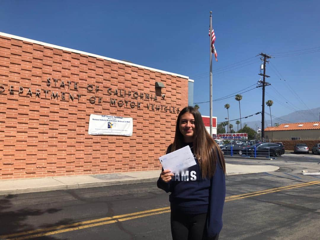 マーリー・マトリンさんのインスタグラム写真 - (マーリー・マトリンInstagram)「My baby girl got her driver’s permit today! The last of four kids!!!!! #isabelle #firsttry #growingupsoquickly #4」6月28日 12時51分 - themarleematlin