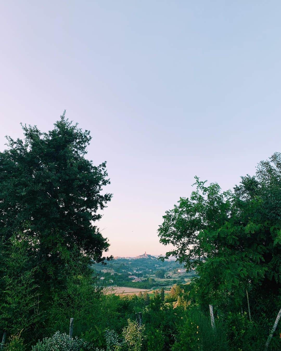 AYAさんのインスタグラム写真 - (AYAInstagram)「I spend relax and refresh time in big beautiful nature, here in Tuscany.🌿🍃🥀🌻 トスカーナの自然の中で解放的に リラックスして良き時間を過ごしています。自然の美しさに圧倒される毎日、、、🌎✨ #advertising #D1Milano #D1WAYTOItaly @d1milano」6月28日 12時56分 - ayaxxamiaya