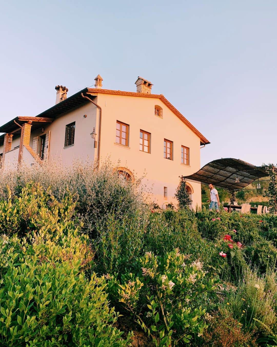 AYAさんのインスタグラム写真 - (AYAInstagram)「I spend relax and refresh time in big beautiful nature, here in Tuscany.🌿🍃🥀🌻 トスカーナの自然の中で解放的に リラックスして良き時間を過ごしています。自然の美しさに圧倒される毎日、、、🌎✨ #advertising #D1Milano #D1WAYTOItaly @d1milano」6月28日 12時56分 - ayaxxamiaya