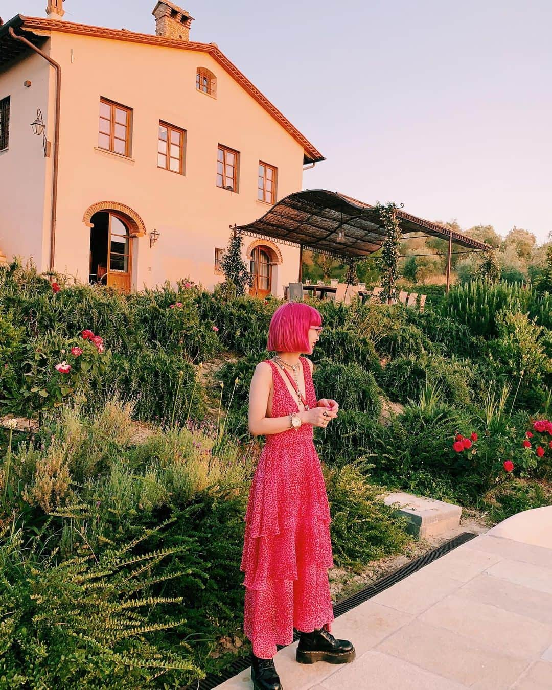 AYAさんのインスタグラム写真 - (AYAInstagram)「I spend relax and refresh time in big beautiful nature, here in Tuscany.🌿🍃🥀🌻 トスカーナの自然の中で解放的に リラックスして良き時間を過ごしています。自然の美しさに圧倒される毎日、、、🌎✨ #advertising #D1Milano #D1WAYTOItaly @d1milano」6月28日 12時56分 - ayaxxamiaya