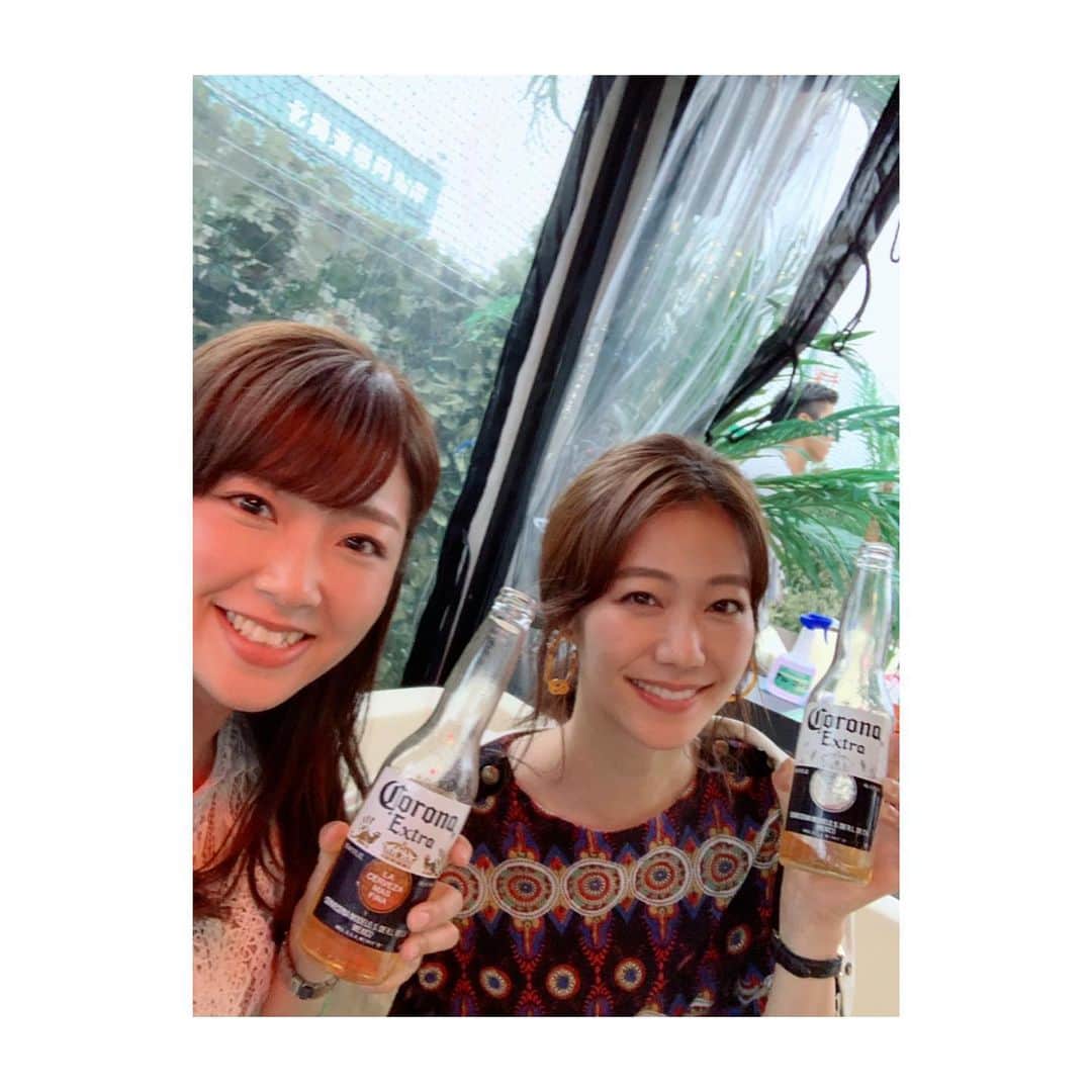 喜多よしかさんのインスタグラム写真 - (喜多よしかInstagram)「まみちゃん @andomami  とPIVOT屋上ビアガーデン🍻🍖🤤❤️ ・ いっぱい食べ飲みするためにウエストゴムのお洋服で行ったぞおおお！🤤 ・ 夏がくるぞおおお🍻🏄‍♀️🌺‼️ ・ #札幌グルメ #ちゃんきたグルメ  #リゾート #ビアガーデン #PIVOT #屋上ビアガーデン #グルメ」6月28日 13時09分 - yoshika_1002_official