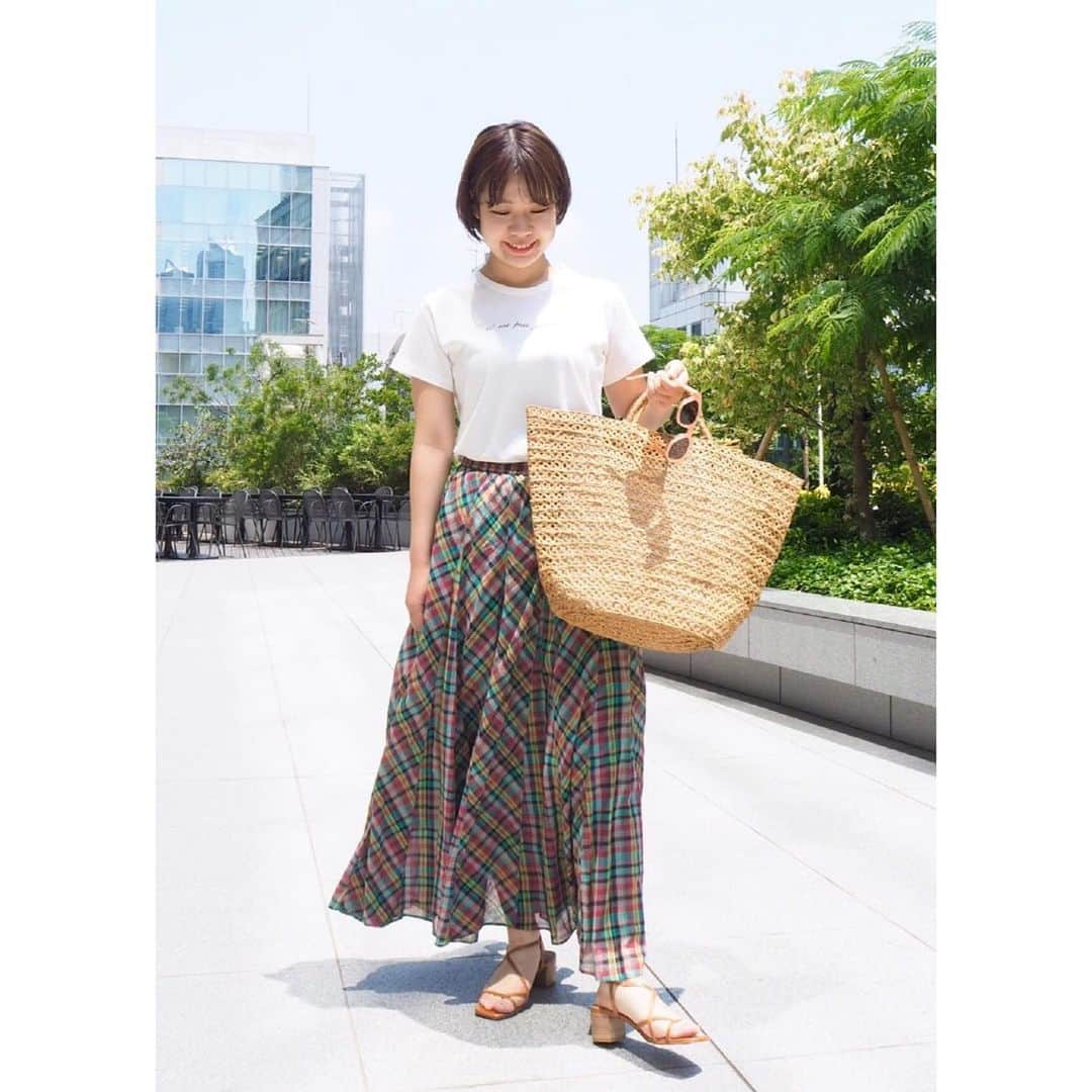 IENAさんのインスタグラム写真 - (IENAInstagram)「∥ LUMINE&二子玉川店限定！∥﻿﻿ ﻿﻿ 夏の訪れを感じさせる﻿﻿ 爽やかなカラーバリエーション。﻿﻿ イージーなデザインで着心地も快適。﻿﻿ ﻿﻿ ﻿﻿ ﻿﻿ 🌻Recommended.3﻿﻿ “コットンボイル マドラスチェックスカート”﻿﻿ ﻿﻿ 大人気のコットンボイルパネルスカートの限定柄！夏の終わりまで長く着られるように、シックな配色にデザインしました。ピンクはほんのりラメ糸がアクセントに❤︎﻿﻿ ﻿﻿ ﻿﻿ skirt【IENA】¥15,000+tax﻿﻿ no.19060900901020﻿﻿ ※店舗、オンライン共に販売中❣️﻿﻿ ﻿﻿ ﻿﻿ ﻿﻿ 🌻Recommended.4﻿﻿ “フェザープリントシリーズ”﻿﻿ ﻿﻿ insta liveでもお問い合わせを頂いた限定色のレッド！スカート、ワンピース、ブラウスの3型ご用意しております☺︎﻿﻿ ﻿﻿ dress【IENA】¥19,000+tax﻿﻿ no.19040900444220﻿﻿ ﻿﻿ blouse【IENA】¥12,000+tax﻿﻿ no.19051900442220﻿﻿ ﻿﻿ skirt【IENA】¥15,000+tax﻿﻿ no.19060900443220﻿﻿ ﻿﻿ ※店舗は本日発売です﻿﻿ ﻿﻿ ﻿﻿ 🌻🌻🌻﻿﻿ ﻿﻿ ﻿﻿ and more...coming soon!!﻿﻿ ﻿﻿ ﻿﻿ “コットン麻シリーズ” ﻿﻿ 限定色のレッドが登場❤︎﻿﻿ ﻿﻿ tops【IENA】¥8,000+tax﻿﻿ no.19080900405220﻿﻿ ﻿﻿ cardigan【IENA】¥12,000+tax﻿﻿ no.19080900403320﻿﻿ ﻿﻿ ﻿﻿ “エステルトロ セットアップ” ﻿﻿ ﻿﻿ blouse【IENA】¥8,000+tax﻿﻿ no.19051900301020﻿﻿ ﻿﻿ pants【IENA】¥12,000+tax﻿﻿ no.19030900300020﻿﻿ ﻿※こちらはルミネ店のみ展開﻿ ﻿ ﻿ “リネンポンチョ”﻿﻿ ﻿﻿ poncho【IENA】19,000+tax﻿﻿ no.19080900734010﻿﻿ ※こちらはルミネ店のみ展開﻿﻿ ﻿﻿ ﻿﻿ ﻿﻿ 7月上旬入荷予定です❣️﻿﻿ 詳しくは各店のスタッフまで☺︎☺︎﻿﻿ ﻿﻿ ﻿﻿ ﻿﻿ #iena﻿﻿﻿﻿﻿﻿ #iena_summer﻿﻿ #baycrewsstore」6月28日 13時11分 - iena_jp