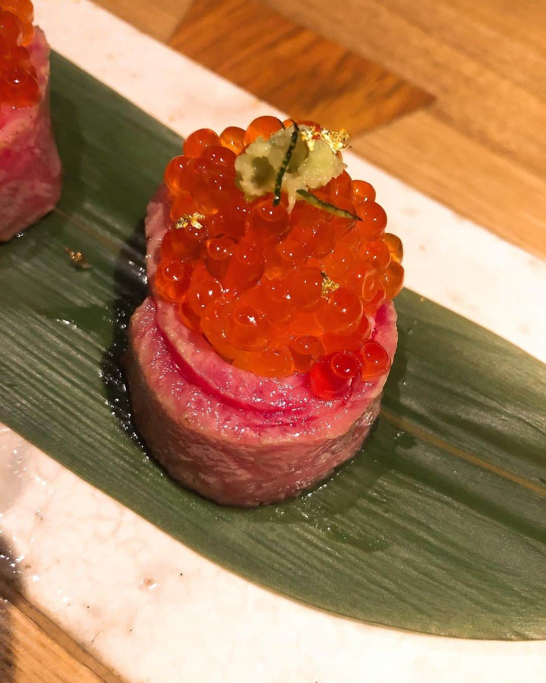 吉田朱里さんのインスタグラム写真 - (吉田朱里Instagram)「昨日はお世話になってる方々と お食事に🥢🥂 . 美味しいものいーっぱい ご馳走になりました♥️♥️ 最近和食が好き。 . 数年前は自分のことを 話すって苦手だったけど、 たくさん経験して、応援してくれる方がたくさん自信をくれて 今は自分がどうありたいのか、 自分をどう見せたいのか、 自分の考えや、悩みを 人にちゃんと伝えれるようになりました。 . 自分の考えをちゃんと話せるようになると…その分人からの意見も聞けるし、自分になかったような考えや、発想も教えてもらえる✨ . とってもステキな時間でした♥️ . お肉といくらの軍艦を口に 入れた瞬間の幸せといったら…🤤 . 美味しいものたくさん食べれるようにお仕事頑張ろう✨ . 今夜YouTubeあげます！ . #和食」6月28日 13時35分 - _yoshida_akari