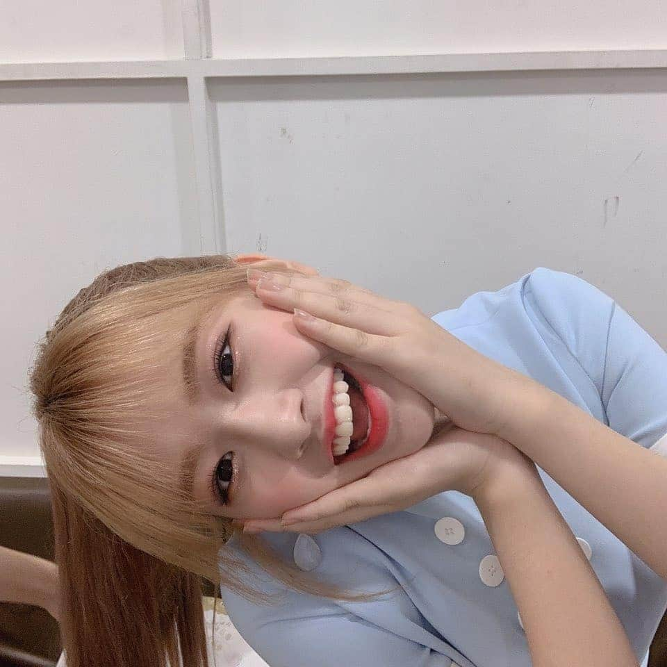 IZ*ONEさんのインスタグラム写真 - (IZ*ONEInstagram)「💙⬆↖⬅↙💙 ⠀⠀⠀ #유진 #ユジン #IZONE #아이즈원 #アイズワン」6月28日 19時19分 - official_izone