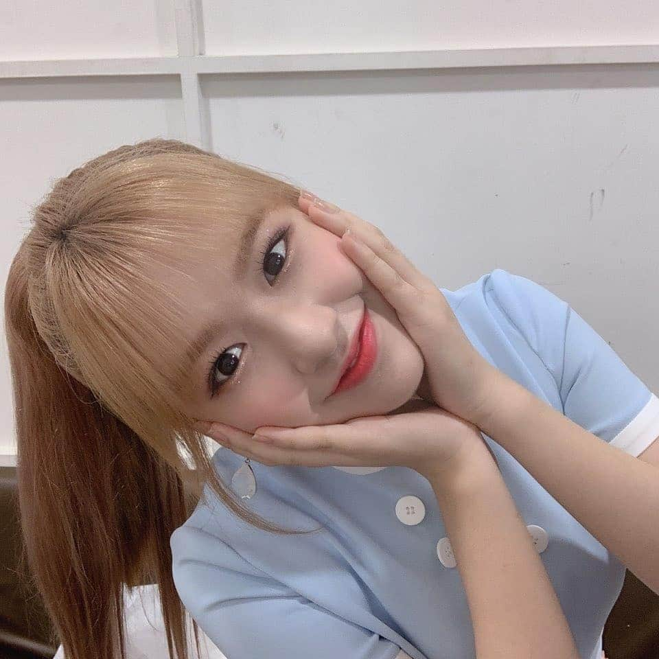 IZ*ONEさんのインスタグラム写真 - (IZ*ONEInstagram)「💙⬆↖⬅↙💙 ⠀⠀⠀ #유진 #ユジン #IZONE #아이즈원 #アイズワン」6月28日 19時19分 - official_izone