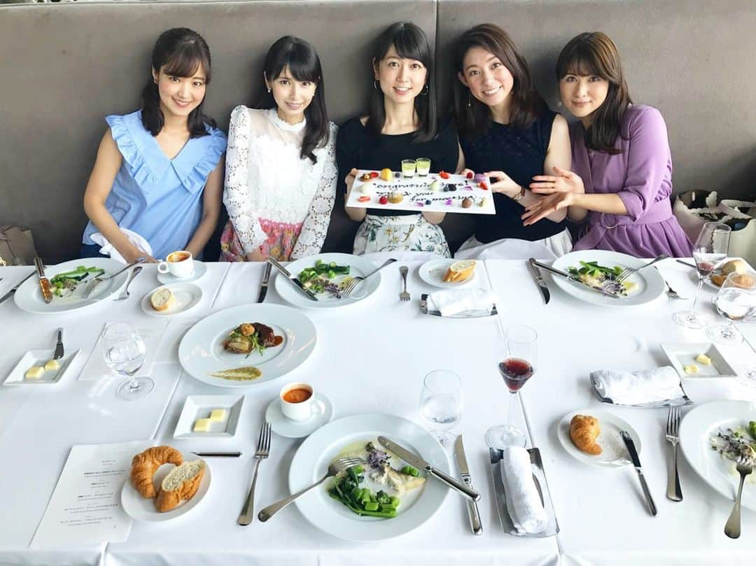 川村優希さんのインスタグラム写真 - (川村優希Instagram)「少し前に、結婚祝いお誕生日祝い快気祝いなど色んなお祝いを兼ねた会がありました🥂 勤務が不規則なみんなの予定をまとめて計画してくれたすーさん @rikako.suzuki ありがとう😌そしておめでとう〜🎂💓 . . #お祝い #ほっこり #セントフォース #鈴木理香子 ちゃん #若林理紗 ちゃん @lisawakabayashi #寺田ちひろ ちゃん #土谷映未 ちゃん #川村優希」6月28日 19時22分 - yuki.kawamura.official