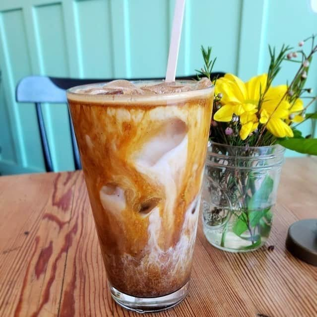 アナベル・アコスタさんのインスタグラム写真 - (アナベル・アコスタInstagram)「Iced coffee from a restaurant in LA can’t remember which one because my nespresso machine at home got me hostage for a while now..but this one was so yummy & I’m craving it 😩..u kno u a full grown a$$ adult when u thinking in advance the night before what type of coffee u having when u wake up in the morning..I put baileys and Kahlua in mine..takes edge off..Im not a morning person 🤐 ☕️ ❤️」6月28日 14時27分 - anabelleacosta1