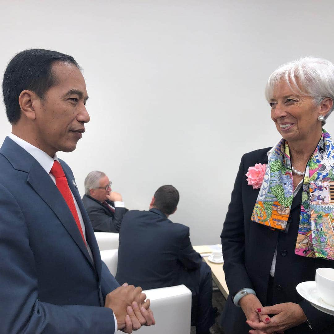 クリスティーヌ・ラガルドさんのインスタグラム写真 - (クリスティーヌ・ラガルドInstagram)「On meeting President @jokowi again at the #g20osakasummit, I was reminded of #Indonesia’s hosting of the IMF’s annual meeting last year—and the wonderful hospitality and friendship of the Indonesian people.」6月28日 14時22分 - christinelagarde