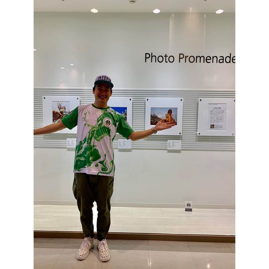 空木マイカさんのインスタグラム写真 - (空木マイカInstagram)「栄にあるニコンギャラリーで現在開催中のKTa☆brasil @kta_brasil1996 の写真展に行ってきました！リオのカーニバルの音が聞こえてくるよう👏躍動感に溢れる写真達は必見です😳✨7/19までやってるそうですよ〜！ ・ KTaくんは10代の頃からリオのカーニバルで打楽器奏者をしていて、今ではリオ市公式写真家も務めています。話がとにかく面白い！！今日は夕方からNHK-FMに出演するそうです。次回はうちの番組にも来てもらいたいな〜😁 #最初に会ったのは私がまだ大学生の頃 #こんな風に私もアフリカのこと極めたいと思ったのが13年前 #あっという間の年月！」6月28日 14時30分 - maika_utsugi