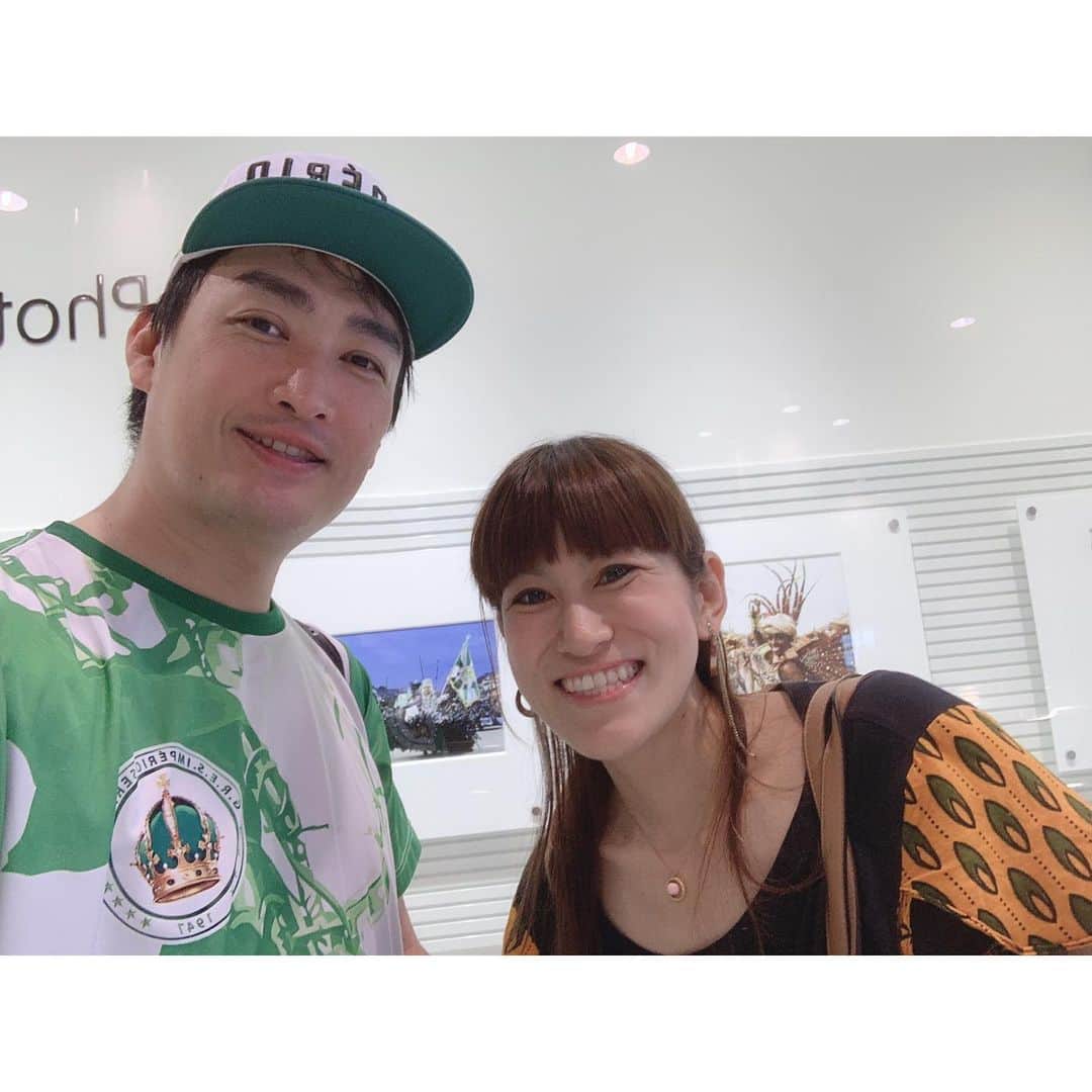 空木マイカさんのインスタグラム写真 - (空木マイカInstagram)「栄にあるニコンギャラリーで現在開催中のKTa☆brasil @kta_brasil1996 の写真展に行ってきました！リオのカーニバルの音が聞こえてくるよう👏躍動感に溢れる写真達は必見です😳✨7/19までやってるそうですよ〜！ ・ KTaくんは10代の頃からリオのカーニバルで打楽器奏者をしていて、今ではリオ市公式写真家も務めています。話がとにかく面白い！！今日は夕方からNHK-FMに出演するそうです。次回はうちの番組にも来てもらいたいな〜😁 #最初に会ったのは私がまだ大学生の頃 #こんな風に私もアフリカのこと極めたいと思ったのが13年前 #あっという間の年月！」6月28日 14時30分 - maika_utsugi