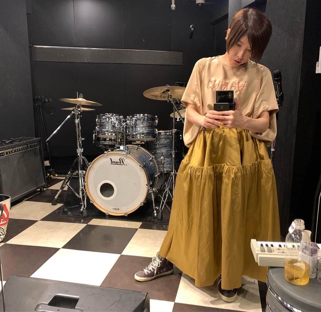 YU-KIさんのインスタグラム写真 - (YU-KIInstagram)「明日6/29(土) BON DISCO @六本木ヒルズアリーナに サウンドチームでパフォーマンスします。🕺ラグジュアリー系も素敵だけど、風を感じながら屋外のクラブも楽しい。雨でもいつもどおり楽しみます！🙌 お買い物の帰りとか是非遊びに来てね。andある日の私服。お天気よくない日は明るい色を選んでます。@bondisco #soundteam #roppongihills #trf #trfyuuki」6月28日 14時43分 - yuuki.trf.1912