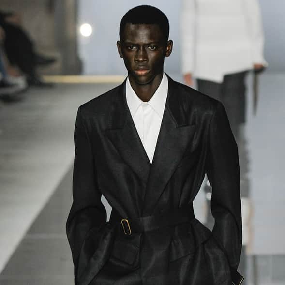 のインスタグラム：「Dunhill 2020春夏コレクション #dunhill #pfw #paris #fashionweek #menswear #fashion #style #パリ  #メンズ #ファッションショー #パリコレ @kotsuchiya」