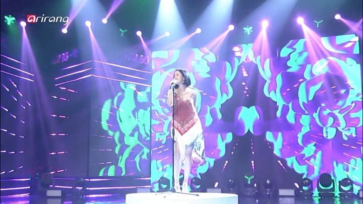 キム・ボヒョンのインスタグラム：「🌹 . . #Arirang #SimplyKpop」