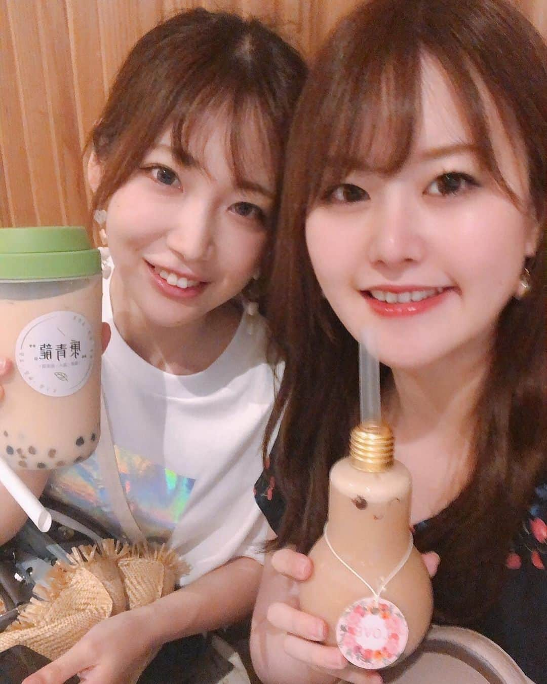 サラさんのインスタグラム写真 - (サラInstagram)「タピオカ飲みながらタピオカ屋調べてる妖怪タピBBA👻  #台湾旅行 #タピオカ」6月28日 15時09分 - sara_parin