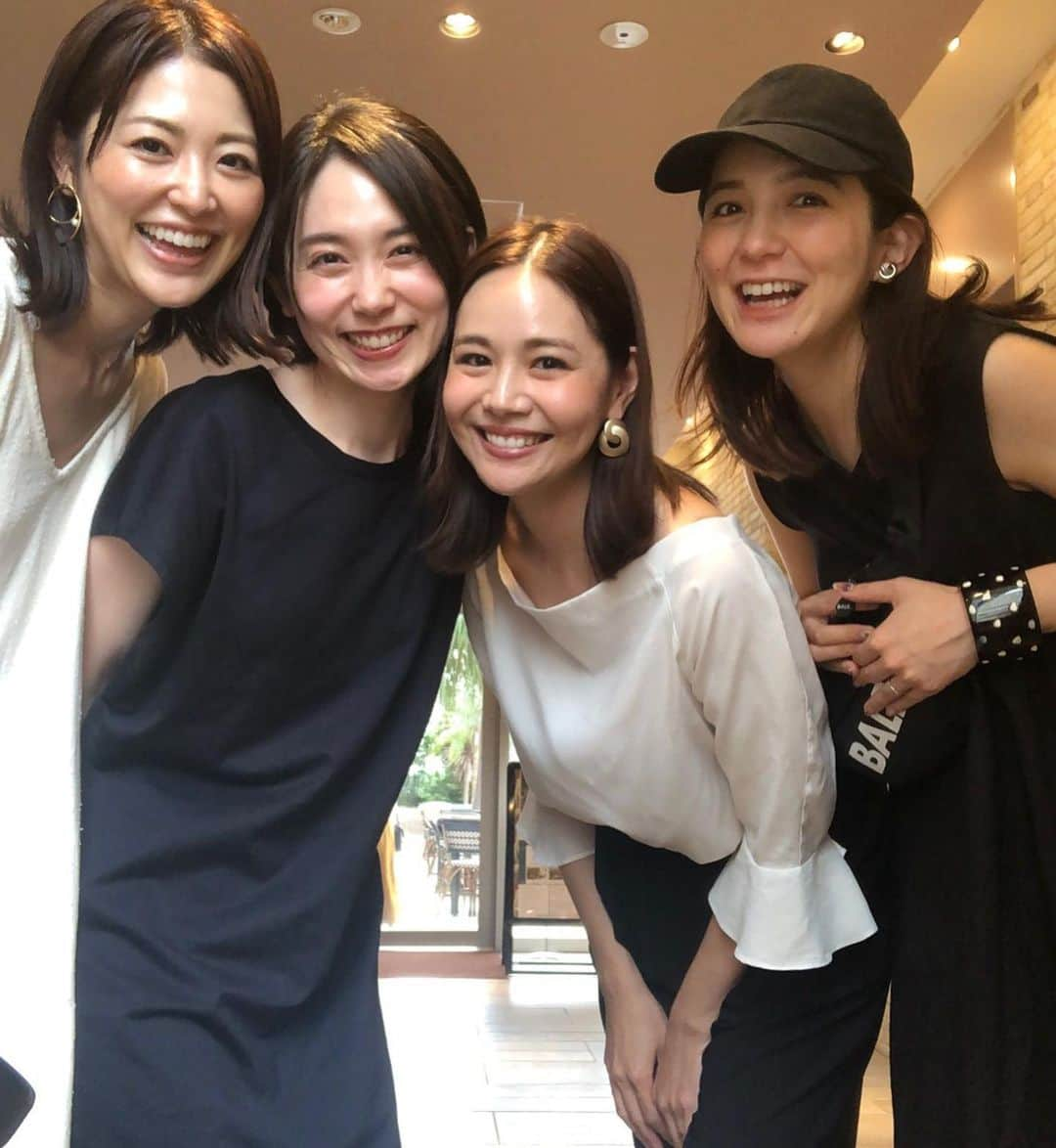 仲嶺梨子さんのインスタグラム写真 - (仲嶺梨子Instagram)「. NEUTRALママ会✨🤰 毎度パワーをもらう存在！！ いつもありがと❤️. . #NEUTRAL#モデル#ママ#ママ会#ありがとう#🤰#ゆたかふぁいと♡」6月28日 15時16分 - rikonakamine