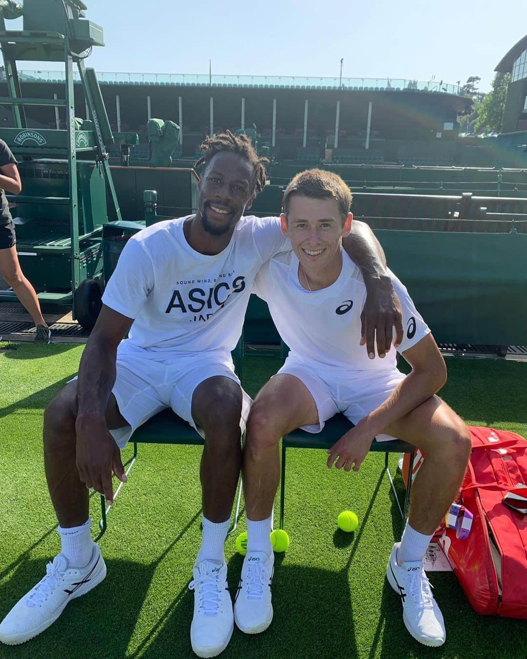 アレックス・デミノーさんのインスタグラム写真 - (アレックス・デミノーInstagram)「Let’s not wait another 4 years for our next hit!! 😂🙌🌱🔥 @iamgaelmonfils #SW19」6月28日 16時02分 - alexdeminaur