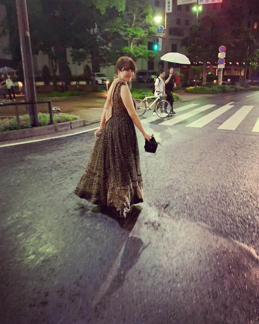 風間ゆみえのインスタグラム：「雨に濡れたアスファルトがきれいな夜  福岡の人はみんな優しいのね☺️ #yumie_k_style」