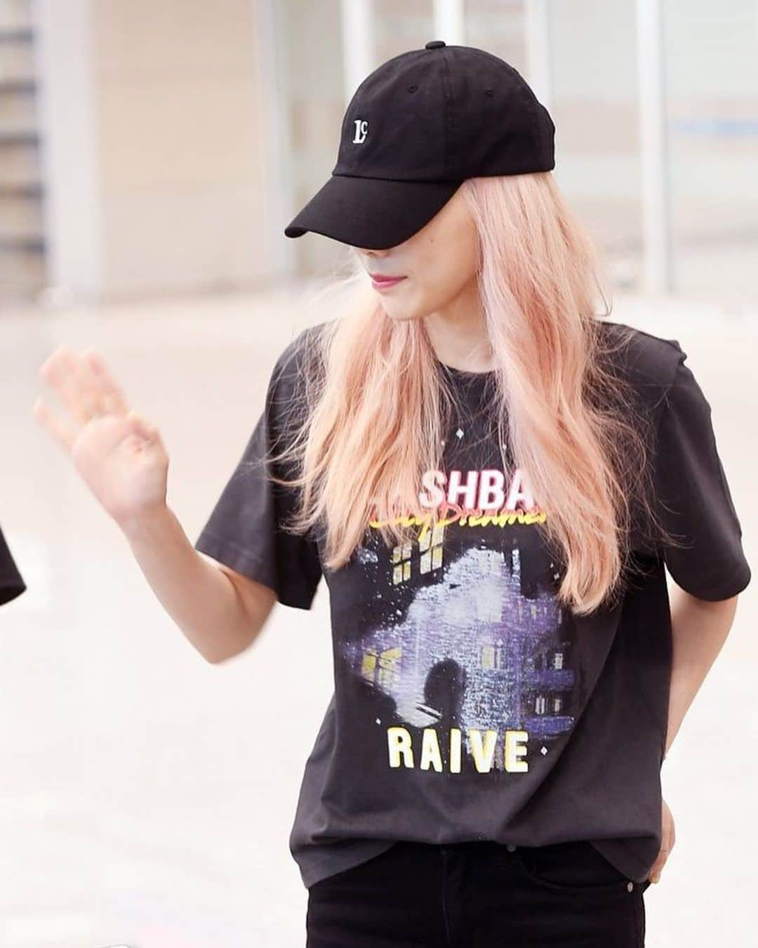 TAEYEONさんのインスタグラム写真 - (TAEYEONInstagram)「@taeyeon_ss 190628 태연 - ICN 🧢 #GirlsGeneration 💜 #Taeyeon 💜 #tiffany #sunny #yoona #seohyun #sooyoung #yuri #hyoyeon #taeny #snsd #gg #태연  #tysone #snsd #sone #soshi #แทยอน #taeny #taetiseo #girlgeneration #소녀시대  #AlwaysWithSNSD #태써티율효셩융서 #zero 🐶」6月28日 16時13分 - taeyeondaisy