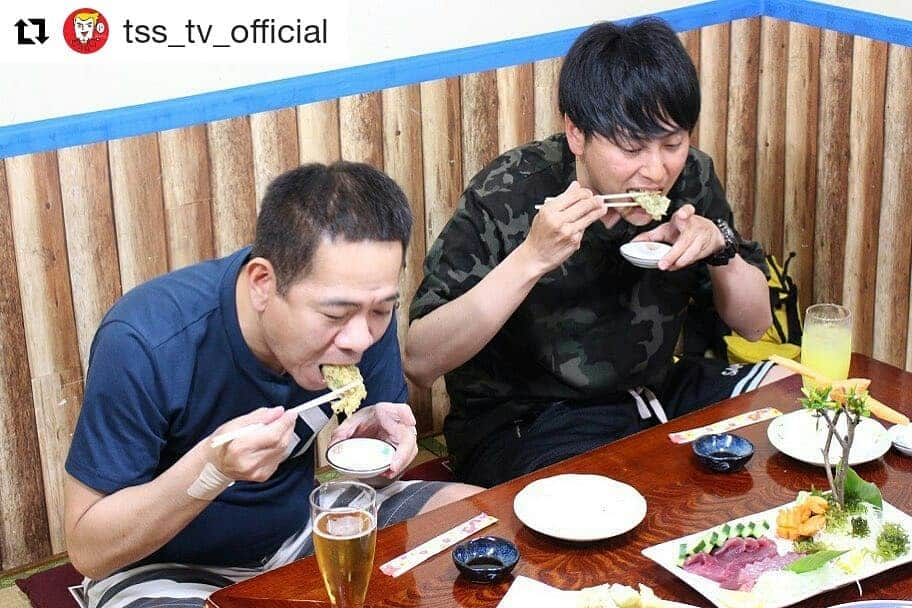 岡山放送さんのインスタグラム写真 - (岡山放送Instagram)「#Repost @tss_tv_official (@get_repost) ・・・ 【ニッポンを釣りたい！まであと２日】 おはようございます！金曜日！いよいよ明後日30日(日)は『#ニッポンを釣りたい！』です🎣 石垣島チームの２人は、初日の夜に自分たちが釣ったマグロを堪能！お刺身はもちろん、様々な沖縄の食材と掛け合わせたメニューも登場しますよ🐟🌺 #山下健二郎  #三代目JSB #三代目JSOULBROTHERS  #原西孝幸  #FUJWARA #原西さんの腕のシップ… #石垣島 #マグロ #釣り #釣り好きな人と繋がりたい #フジテレビ系列 #FNS系列 #テレビ新広島 #TSS #OHK #岡山放送 #8ch」6月28日 16時17分 - ohk_official