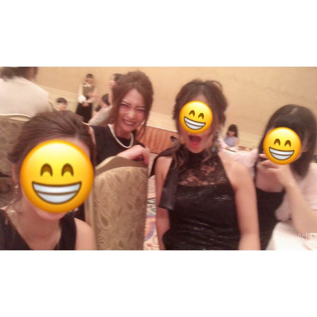 神子島みかさんのインスタグラム写真 - (神子島みかInstagram)「. 感動しまくりで 目頭ちょこん消えてたわ❤︎ . 私が言わなくとも この2人は絶対に末長く幸せに なりそうなベストカップル！ . そして 顔出しはしないでおきますが あゆはこの日今まで見たあゆの中で 1番綺麗で輝いててチャペルのドアが 開いた瞬間から私は涙ぐみました… . あゆからのお手紙にも ミッキーたちが登場した瞬間両手で 顔を覆い涙ぐむあゆを見た時も お母様へのお手紙の時ももぅ涙腺が やられっぱなしだったよww . . 幸せをありがとう❤︎ . . #Congratulations#happywedding#makeup#Japanesegirl#japan#tokyo#mam#dad#kids#fam#instagood#instamood#instalike#instalove#instafollow#followme#instapic#我爱你#アラサー#ママ#結婚式#最高の一日#お呼ばれコーデ#ポーズが謎#ボレロ事件 . . ⋆⸜ᵀᴴᴬᴺᴷ ᵞᴼᵁ⸝⋆」6月28日 16時22分 - kagomika