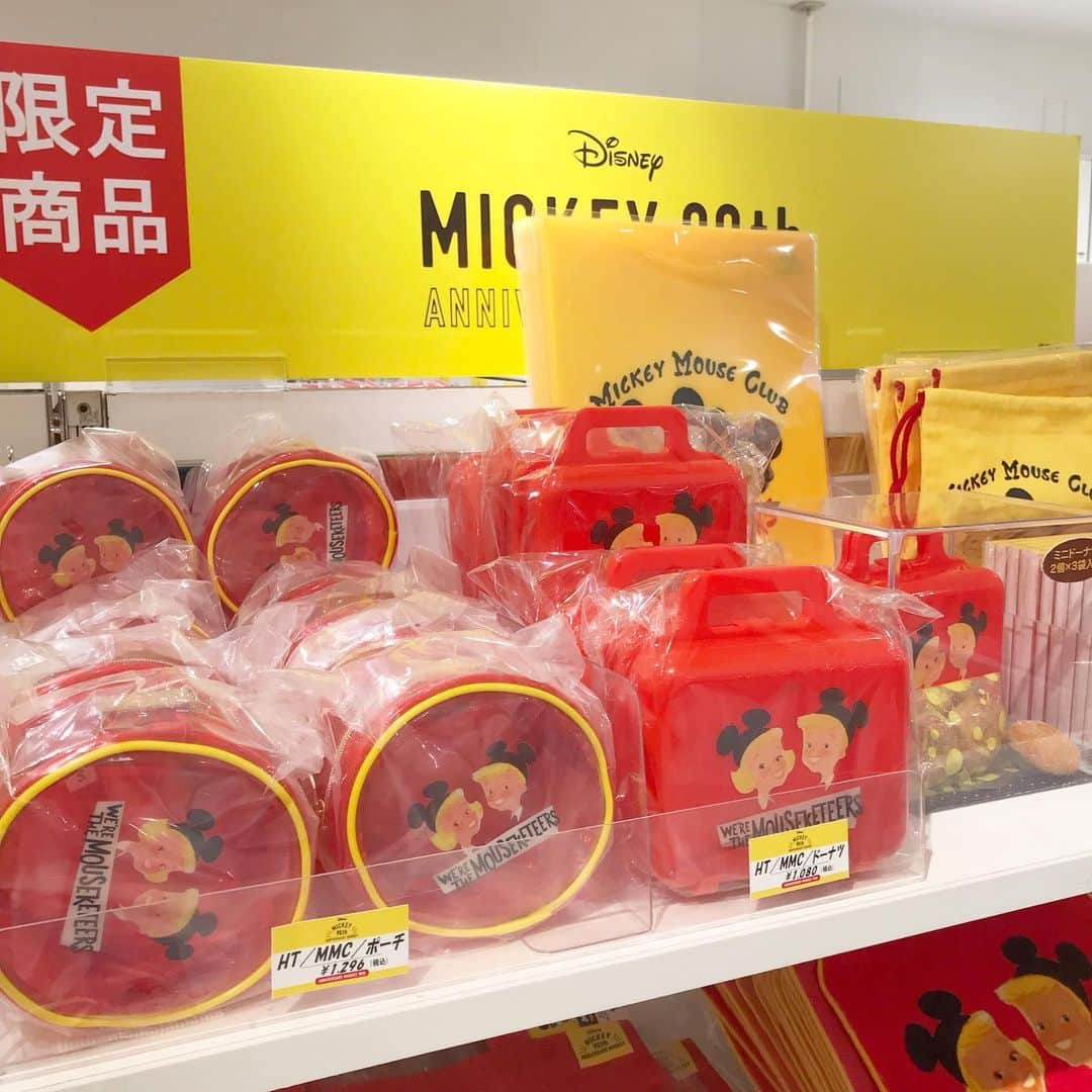 名古屋パルコさんのインスタグラム写真 - (名古屋パルコInstagram)「【南館 7F Disney MICKEY 90th ANNIVERSARY MARKET】ミッキーマウスは1928年11月18日の「蒸気船ウィリー」でのスクリーンデビューから90周年を迎えました。 . いつの時代、どの世代、どのシーンにおいても唯一無二の存在として、常に身近に愛されるミッキーマウス。 そんなミッキーを、人々はその時代、世代に合わせミッキーのキャラクター性を活かした多様なデザインスタイルを生み出してきました。 そのデザインスタイルを90周年限定のスぺシャルマーケットの商品を通じて体験してください。 . 【Disney MICKEY 90th ANNIVERSARY MARKET】 ◾︎会期：2019年6月28日（金）～7月15日（月・祝）10:00～21:00（最終日は18:00閉場） ◾︎会場：南館7F・イベントスぺース ◾︎入場料：無料 . . . #ちょっこりさん #ちょっこりさんディズニー  #ファンタジア #mickey90 #ディズニー #ディズニーグッズ #ミッキー #mickey #disney #名古屋パルコ #名古屋PARCO #nagoyaparco #名古屋 #nagoya #栄 #矢場町」6月28日 16時25分 - parco_nagoya_official