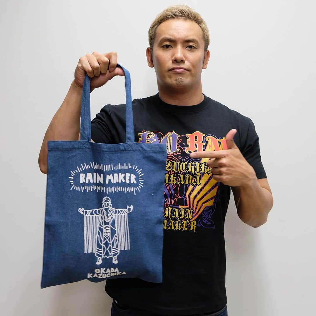 ASOKO ZAKKA STOREさんのインスタグラム写真 - (ASOKO ZAKKA STOREInstagram)「‼️7月6日(土)発売‼️ ASOKO de 新日本プロレス . 「新日本プロレス」とのコラボレーションアイテムを2019年7月6日（土）より発売いたします！ デザイナー“takesick”の手によってライオンマークと棚橋弘至選手、オカダ・カズチカ選手、内藤哲也選手はユーモアのあるオシャレなデザインとなって登場します！！ 普段使いにも試合観戦にも使えるバッグやポーチ、クリアボトルなど全28アイテム。  また、7月6日よりASOKO原宿店では、棚橋弘至選手、オカダ・カズチカ選手、内藤哲也選手の直筆サインパネルを展示します。 メッセージ入りの貴重なパネルを是非お店でご覧ください！ . ●商品情報の詳細、その他情報はASOKO公式サイトまで　 http://www.asoko-jpn.com/ . #ASOKO #新日本プロレス #njpw #njpwworld #プロレス #コラボレーション #collabration  #オカダカズチカ  #CHAOS @njpw1972 @rainmakerxokada」6月28日 16時28分 - asokojpn