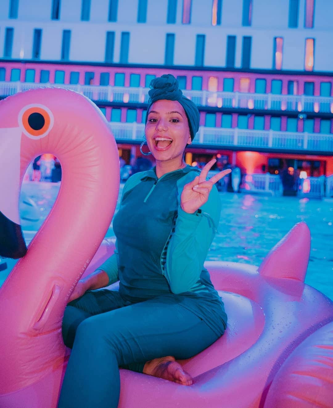 YouTubeさんのインスタグラム写真 - (YouTubeInstagram)「Floating our way into day 2 of #creatorsummit in Paris. It's been really fun learning how to say "Leave a comment below" in so many languages 😎」6月28日 16時37分 - youtube