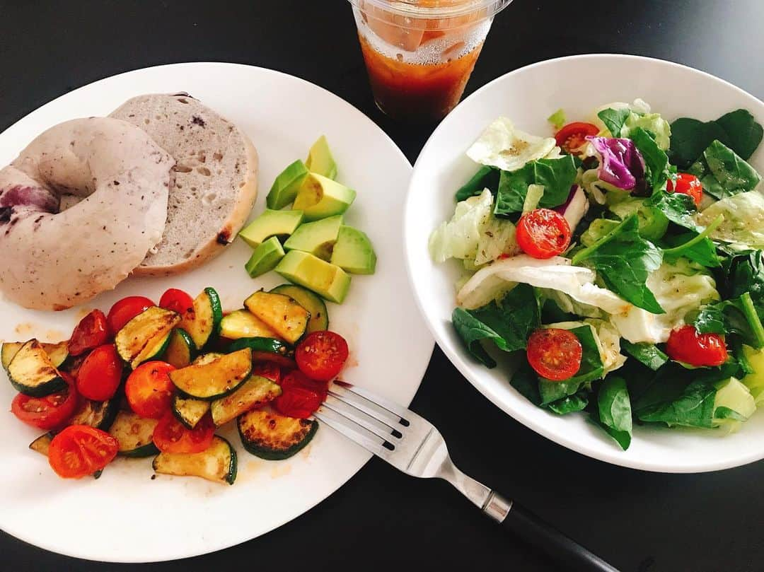 武田梨奈さんのインスタグラム写真 - (武田梨奈Instagram)「🥑 米肉麺に偏り過ぎてしまうから、たまには野菜中心にしようと思い女子っぽく作ってみたけど、食べ終わって10分でお腹すいた。  #野菜生活はじめました  #ズッキーニにハマってる  #ズッキーニの絵文字ほしい」6月28日 16時47分 - rinatakeda615