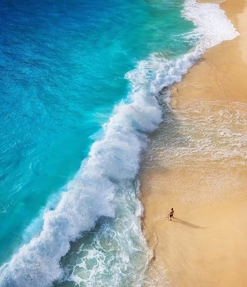 のインスタグラム：「Have a beautiful weekend 🏄‍♀️🌊 . . 📷 @evgeniybiletskiy . . . #bali #travel #indonesia #yoga #yogamat #バリ島 #バリ #美 #ビーチ #トラベル #旅行 #ヨガ #ライフスタイル #ブルー #インドネシア #ホリデー #ヨガマット #海外旅行」