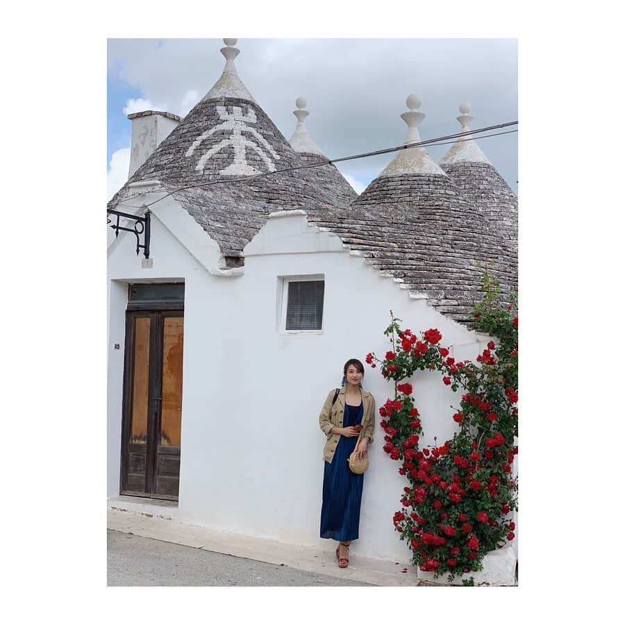 朝日放送「朝だ！生です旅サラダ」さんのインスタグラム写真 - (朝日放送「朝だ！生です旅サラダ」Instagram)「@micahirose #おとぎの国のような街 (^^) 絵本から飛び出したかのような、本当に可愛いらしい街並み♪ 思わずたくさん写真を撮っちゃった✨ _ #とんがり屋根 #トゥルッリ #Trulli #世界遺産 #アルベロベッロ #Alberobello #イタリア #Italy _ #ABCテレビ #朝日放送テレビ #朝だ生です旅サラダ #土曜朝 #8時 #旅サラダガールズ  #広瀬未花 #海外 #旅 #travel #trip」6月28日 16時51分 - tabisalad