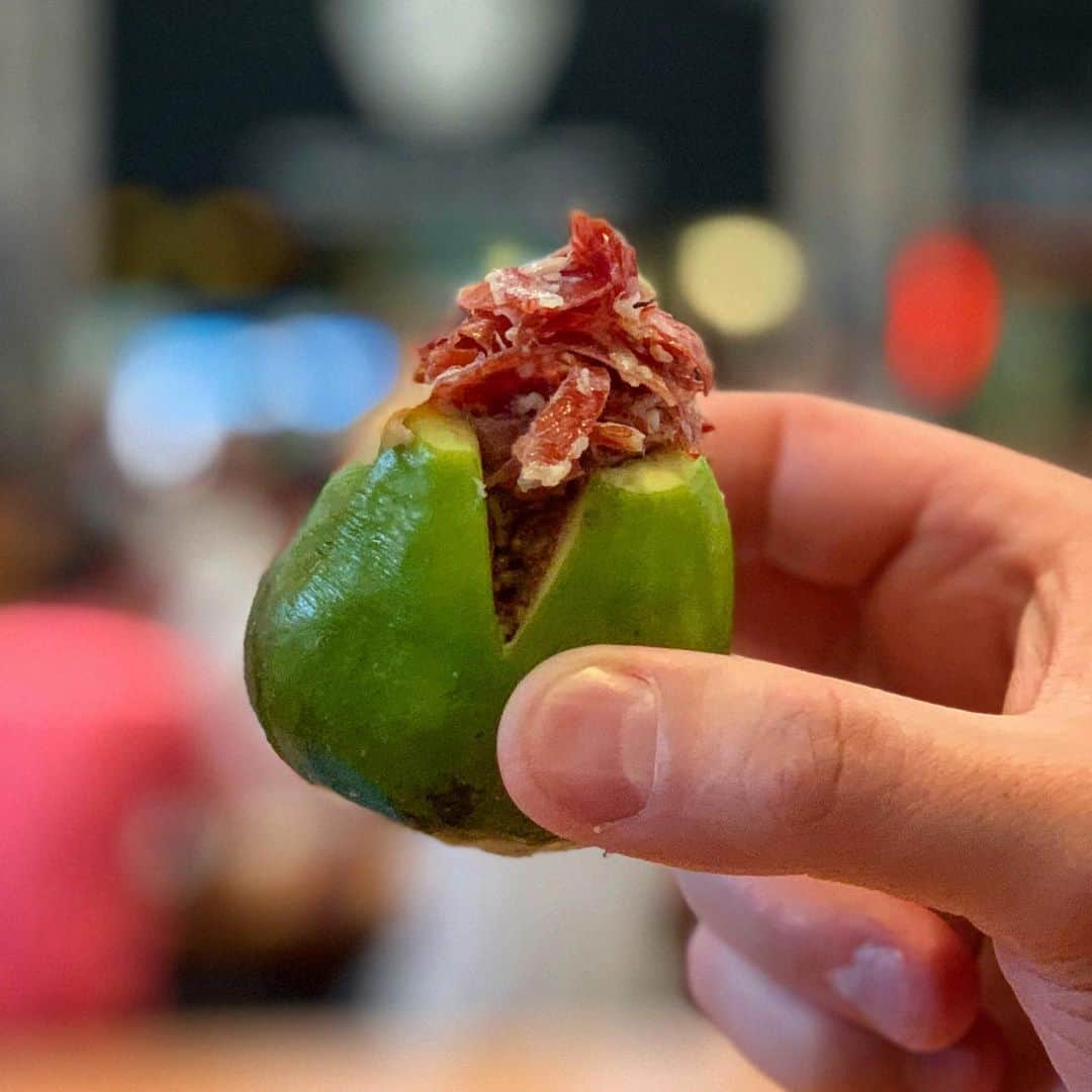 DOMINIQUE ANSEL BAKERYさんのインスタグラム写真 - (DOMINIQUE ANSEL BAKERYInstagram)「We found the figs stuffed with jamon iberico that @kathyylchan told us to get, and ate it. 👌」6月28日 16時51分 - dominiqueansel