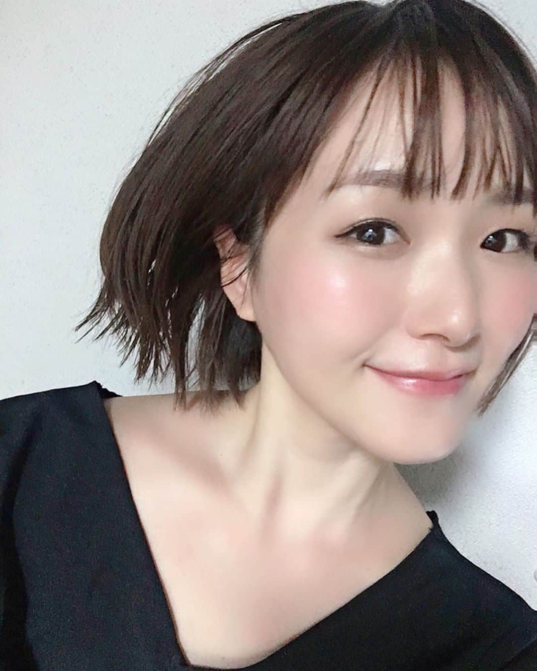 上妻未来さんのインスタグラム写真 - (上妻未来Instagram)「昨日のストーリー評判よかったから 投稿しちゃう♡ ・ ・ #ショートヘア #ショートボブ #濡れ髪スタイリング #heirstyle」6月28日 17時04分 - kozuma.m