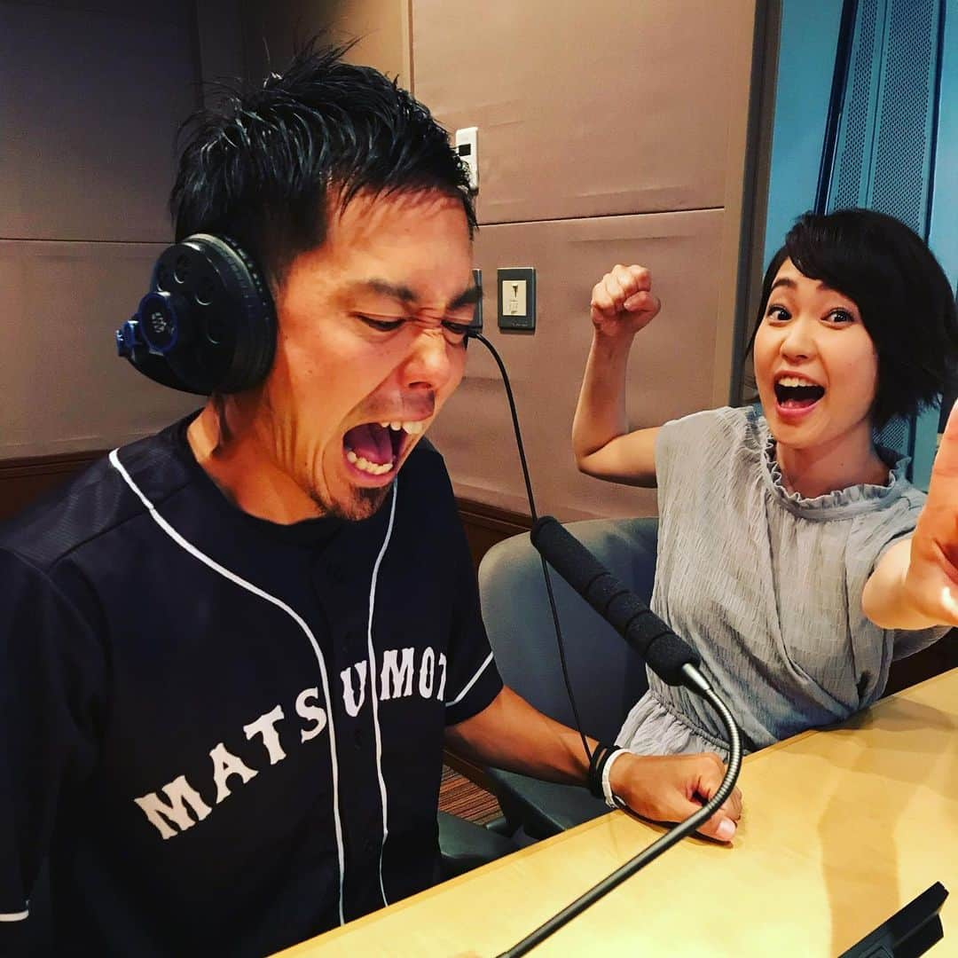 片山真人さんのインスタグラム写真 - (片山真人Instagram)「【ガチャスタグラム 仕事編】  アツく生放送&ラジオ収録😆🔥 番組スタッフさん勢揃いでみんなのパワーは受け取った✨ さあ、決戦の明日へ⚽️⚽️⚽️ #sbc #信越放送 #ずくだせテレビ #sbcラジオ #生放送 #スタッフ総出でありがとう #松本山雅 #yamaga #onesou1 #境界突破 #ガチャ #gacha #片山真人 #また3枚目で芸能人ぶった俺 #黒くてメイクさんすみません #つけまはつけません #チームワーク #razzoli #bandel」6月28日 16時57分 - gachastagram.11