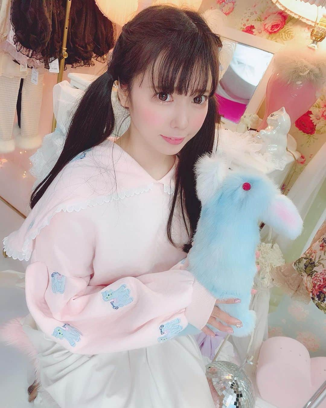 恋汐 りんごさんのインスタグラム写真 - (恋汐 りんごInstagram)「🦢 💘 🦢 💘 swankiss展示会屋さんにいってきたよ (Ｕ 'ᴗ' )⊃ #swankiss  #swankisslover  #japanesegirl  #japaneseidol」6月28日 16時58分 - sioringogo