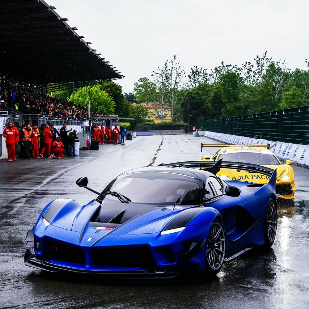 フェラーリさんのインスタグラム写真 - (フェラーリInstagram)「Lead the way with a hybrid powerhouse made for ultimate track domination and relentless power. @FerrariRaces #FerrariFXXKEvo #Ferrari #Adrenaline #CarsWithoutLimits」6月28日 17時00分 - ferrari