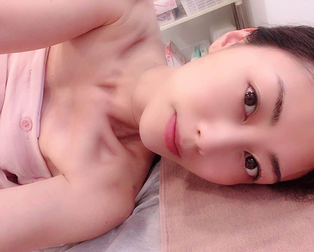 のインスタグラム：「………… ✨アルファクリニック✨銀座店さん・いつもありがとうございます(^^) 夏に向けて、ひと足早めにツルスベ✨お肌を手に入れるためにっ！！全身脱毛にいって参りました♡ ・ 定期的に通わせていただくようになってから、夏の肌見せも自信を持って色々チャレンジできるようになったりと✨嬉しい事ですよね😊 ・ 夏は紫外線対策も、しっかりとして、シミシワ予防もしなくっちゃ👌 ・ #アルファクリニック銀座  #クリニック #メンテナンスday #肌ケア  #夏までに #👙 #🏖 #🐠 #beauty #innerbeauty #内から外から #ぬか漬け #腸活 #腸内環境 #植物性乳酸菌 #ぬか漬けマイスター #大湯みほ」