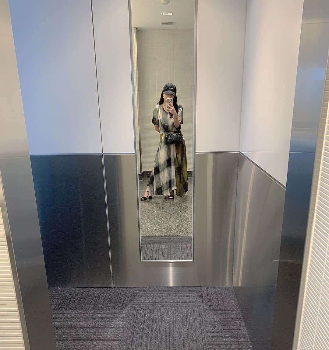 おもてちゃんのインスタグラム：「. #ootd#遠い」