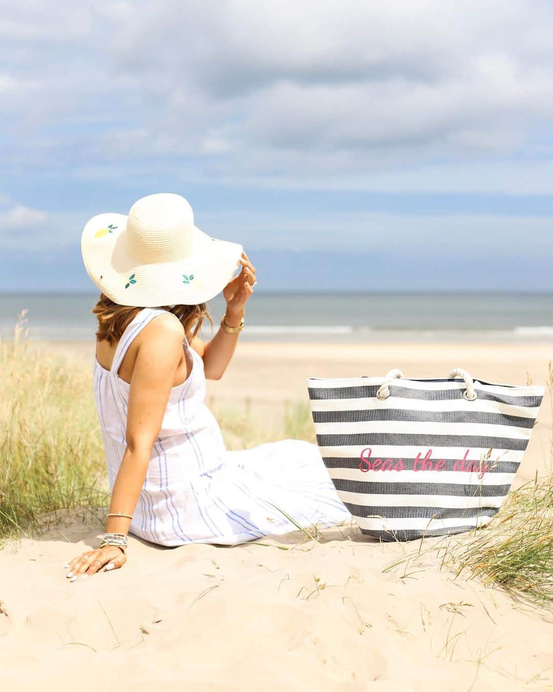 のインスタグラム：「Seas the Day ☀️ With a heatwave on the horizon, this laid-back outfit is perfect for a day trip to the beach.  Love this look by @blossomingbirds? Tap to shop!」