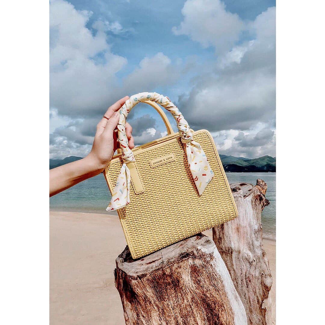 CHARLES & KEITHさんのインスタグラム写真 - (CHARLES & KEITHInstagram)「This vacation season, stay stylish on the beach with this season's coveted woven bag and a comfortable pair of kitten heel mules. Tap to shop @jujujucloe's look now.  #CHARLESKEITHVACAY #CHARLESKEITHSS19 #CHARLESKEITHOFFICIAL  Products featured: Printed satin scarf wrapped woven bag and asymmetrical kitten heel mules」6月28日 17時22分 - charleskeithofficial