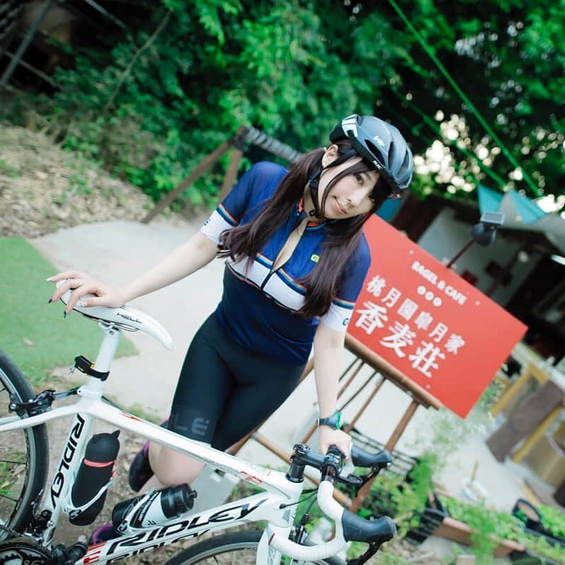 林檎蜜紀さんのインスタグラム写真 - (林檎蜜紀Instagram)「オフの日の自転車でカフェ巡り🍰🚲☕️ カロリーは…プラスマイナスゼロだー！（笑） HJCのヘルメット格好いいのでお気に入りです💖黒コーデにも合う！ 頭小さく見えるのがよき。  #ダイエット #diet  #cafe #カフェ巡り  #自転車で  #followalways #フォローミー #いいねして #bikegirl #kawii #Japanesestyle #me #prettygirlsonbike #sexyandbicycle #fixiegirls #cyclist #cyclingphotos #beautyofcycling #lovesport #hjcヘルメット  #hjcsports  #ロードバイク女子」6月28日 17時14分 - ringo_mitsuki