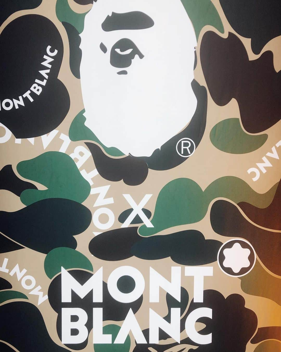 久林紘子さんのインスタグラム写真 - (久林紘子Instagram)「.﻿ A BATHING APE®︎ × MONTBLANC ﻿ LAUNCH RECEPTION PARTY ﻿ ﻿ ﻿ ﻿ BAPE®︎×MONTBLANCがコラボレーションしたリミテッドコレクションがデビュー。﻿ 一足先に昨晩開かれたLaunch Partyにお邪魔させていただきました🥂﻿ ﻿ モンブランが誇る高いクラフトマンシップとア ベイシング エイプ @bape_japan のストリートテイストを素敵に融合させたアイテムたち。﻿ モンブラン本店がある銀座カルチャーとストリートカルチャーを融合させたパーティー構成が面白かった🦍🍾❤️﻿ ﻿ 限定レザーアイテムは4種類。モンブランの高級レザーが、BAPEを象徴するカモフラージュプリントを纏い、上品さと遊び心を兼ね備えたデザインに。大人の迷彩で素敵でした！6月29日から✔︎﻿ ﻿ ﻿ Thank you 🖋﻿🦍❤️﻿ @montblanc_jpn﻿ ﻿﻿ @montblanc ﻿﻿﻿ #bapexmontblanc﻿ #mensfashion #montblancjapan #montblanc #bape #abathingape #bapemontblanc #モンブラン #モンブラン銀座 #万年筆 #モンブラン万年筆」6月28日 17時26分 - rohicocco