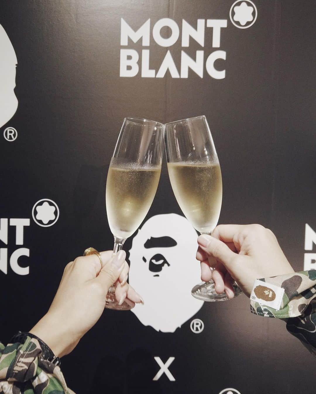 久林紘子さんのインスタグラム写真 - (久林紘子Instagram)「.﻿ A BATHING APE®︎ × MONTBLANC ﻿ LAUNCH RECEPTION PARTY ﻿ ﻿ ﻿ ﻿ BAPE®︎×MONTBLANCがコラボレーションしたリミテッドコレクションがデビュー。﻿ 一足先に昨晩開かれたLaunch Partyにお邪魔させていただきました🥂﻿ ﻿ モンブランが誇る高いクラフトマンシップとア ベイシング エイプ @bape_japan のストリートテイストを素敵に融合させたアイテムたち。﻿ モンブラン本店がある銀座カルチャーとストリートカルチャーを融合させたパーティー構成が面白かった🦍🍾❤️﻿ ﻿ 限定レザーアイテムは4種類。モンブランの高級レザーが、BAPEを象徴するカモフラージュプリントを纏い、上品さと遊び心を兼ね備えたデザインに。大人の迷彩で素敵でした！6月29日から✔︎﻿ ﻿ ﻿ Thank you 🖋﻿🦍❤️﻿ @montblanc_jpn﻿ ﻿﻿ @montblanc ﻿﻿﻿ #bapexmontblanc﻿ #mensfashion #montblancjapan #montblanc #bape #abathingape #bapemontblanc #モンブラン #モンブラン銀座 #万年筆 #モンブラン万年筆」6月28日 17時26分 - rohicocco