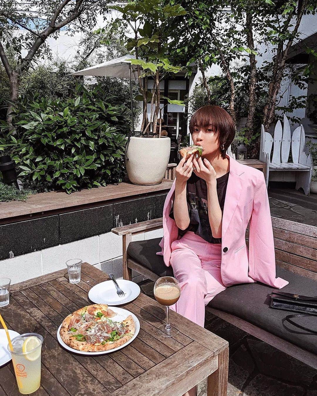 ソンイのインスタグラム：「🍕☕️⛲️🌈」