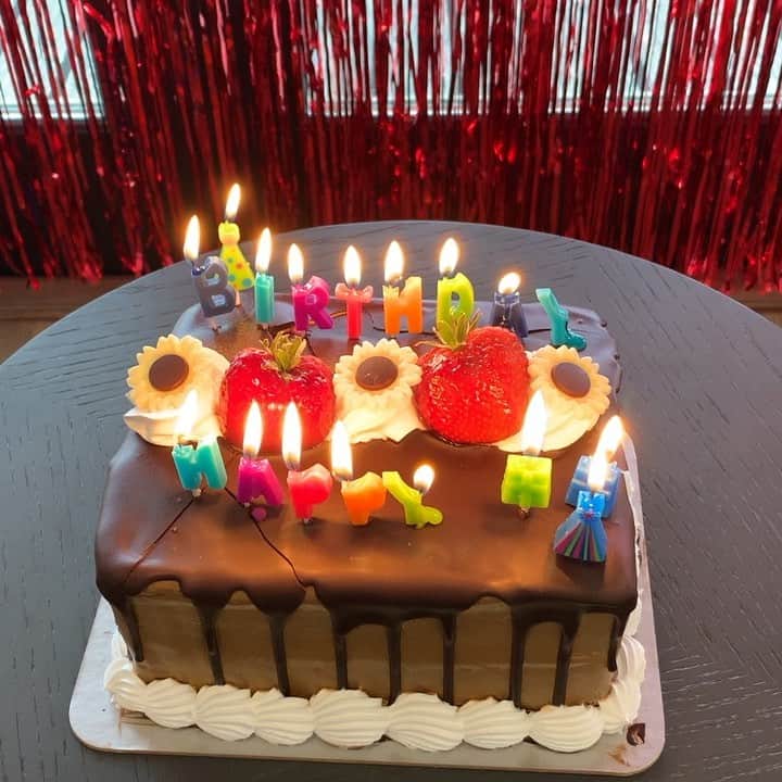 ロブ・ディアデックのインスタグラム：「Thankful for another amazing year of life. Thank you everyone for the birthday wishes. Here’s to another year of elevation and growth... forever defending health, wealth and happiness 🎂🥂🙏🏼」