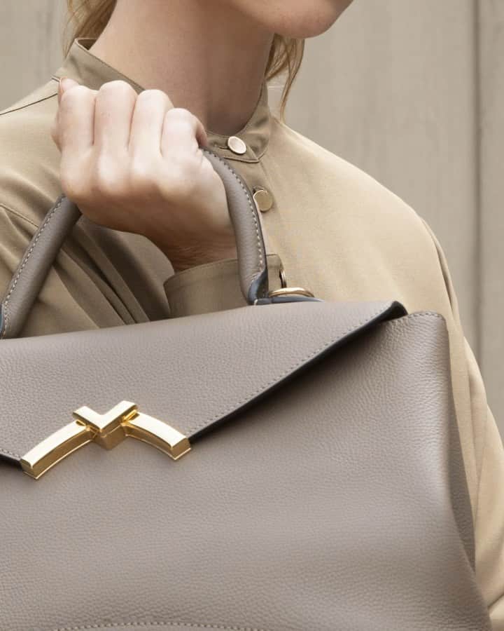 Saks Fifth Avenueのインスタグラム：「MEET GABRIELLE: @moynat designed their structured Gabrielle bag to pay homage to the stately shape of the French house’s iconic Limousine trunk, which was patented in 1902. #SaksStyle」